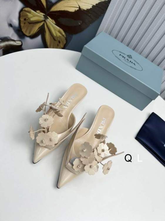 Picture of Prada Shoes _SKUPradasz35-454CM6CLL060519264